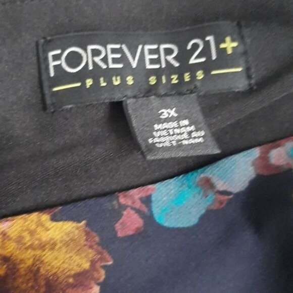 Forever21+ VNeckline Sleeveless Empire Waist Dress Size 3X - Picture 3 of 4